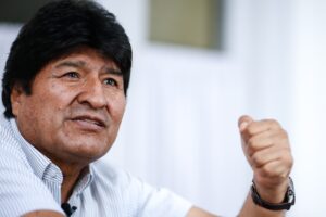 El expresidente de Bolivia Evo Morales habla en entrevista con la agencia EFE este martes en Buenos Aires (Argentina). EFE/ Juan Ignacio Roncoroni