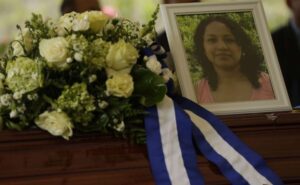 Justicia salvadoreña envía a prisión a 6 expolicías implicados en un feminicidio