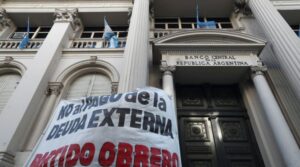 Argentina negocia un nuevo programa con el FMI para el pago de la deuda de 44,000 millones de dólares