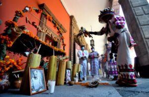 El coronavirus lleva a México a un inédito luto nacional por Día de Muertos