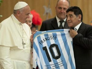 Papa Francisco recuerda con afecto y oración a Diego Maradona