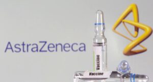 AstraZeneca anuncia más ensayos globales de su vacuna para COVID-19