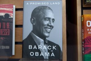 Las nuevas memorias de Obama venden casi 900,000 copias en 24 horas