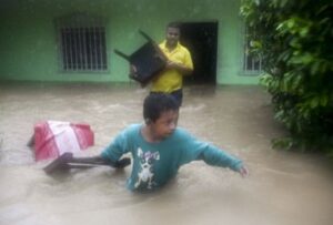 Cuatro muertos en Guatemala por deslaves causados por huracán Eta