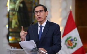 Congreso de Perú aprueba la destitución del presidente Martín Vizcarra