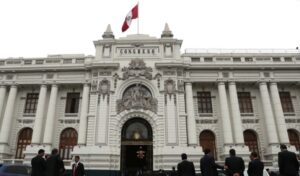 El Congreso de Perú rechaza adelantar el juicio político contra el presidente Martín Vizcarra