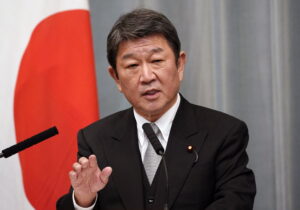 El ministro de Asuntos Exteriores de Japón, Toshimitsu Motegi. EFE/EPA/FRANCK ROBICHON/Archivo