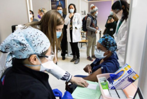 EE.UU. supera los 18 millones de casos de coronavirus