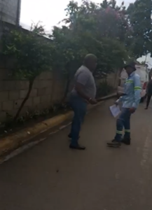 VIDEO | Hombre agrede con machete a contratista de Edesur