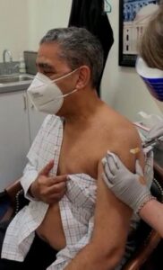 Congresista Espaillat recibe la vacuna Pfizer-BioNTech contra COVID-19