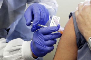 Nueva York abre centros para vacunar de COVID-19 las 24 horas