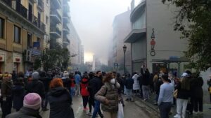 Una fuerte explosión ha provocado en torno a las tres de la tarde el derrumbe de parte de un edificio en la calle Toledo de Madrid. EFE/ Jake Threadgould