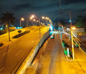 Edeeste rehabilita iluminación puentes de avenida Quinto Centenario