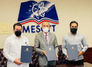 Mescyt firma acuerdo con universidades para formar docentes en tecnologías de la información y comunicación