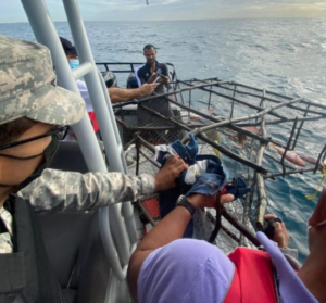 Medio Ambiente y Defensa detienen 11 personas e incautan redes de pesca ilegales en litoral Sur