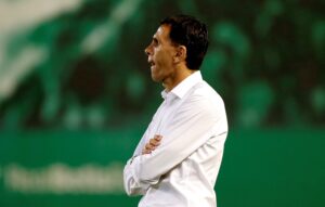 El entrenador uruguayo Gustavo Poyet. EFE/Julio Muñoz/Archivo