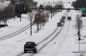 Al menos 47 personas han muerto y millones de residentes siguen este viernes sin suministro de electrididad o de agua corriente bajo dos tormentas invernales que han cubierto de nieve y hielo desde Texas al norte de Ohio. EFE/EPA/Ralph Lauer/Archivo
