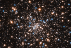 Astrónomos descubren un cúmulo de estrellas repleto de pequeños agujeros negros