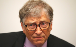 Bill Gates sugiere que podría necesitarse una tercera inyección de la vacuna para frenar nuevas variantes del coronavirus