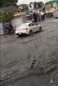 Cañada de Guajimía se desborda y vuelve a llenar calles de basura y aguas negras en Buenos Aire, Herrera