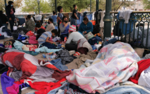 Migrantes deportados desde EEUU viven a la intemperie en el norte de México