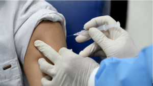 Chile llega a los cinco millones de vacunados, 15 días antes de lo previsto en el plan