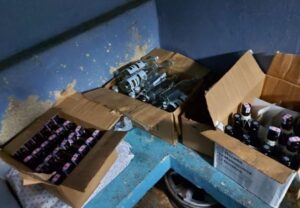 PN desmantela cinco fábricas clandestinas de alcohol adulterado y detiene 17 personas