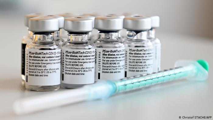 Pfizer confirma casos de dosis falsas de su vacuna contra la COVID-19
