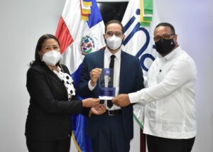INAP entrega reconocimiento a ganadores de Concurso Nacional de Investigación en Administración Pública 