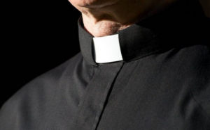 Arrestan un sacerdote por delitos sexuales contra menor de cinco años en Panamá 