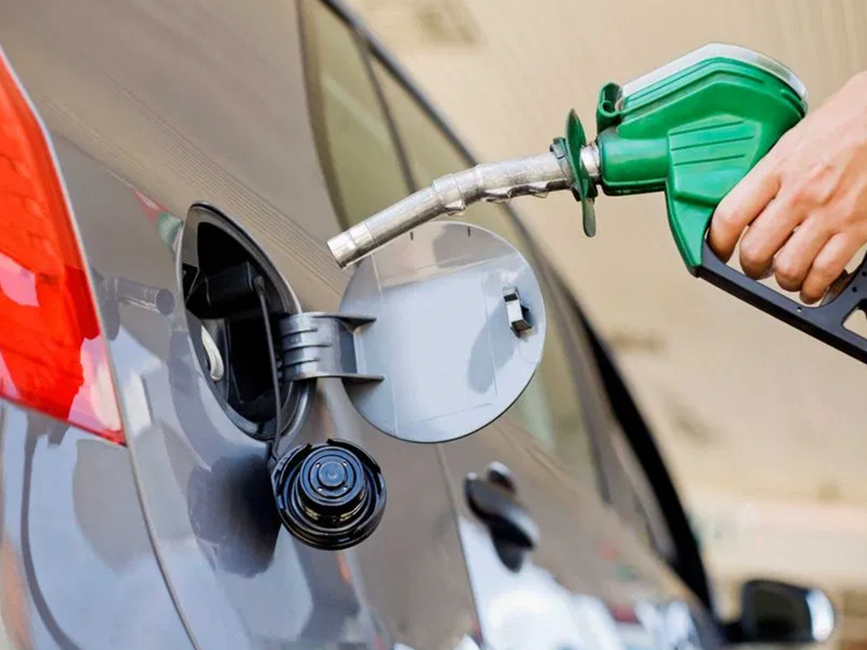 Gobierno vuelve a aumentar el precio de gasolinas