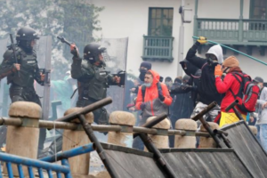 Heridos en protestas en Colombia avivan críticas contra brutalidad policial