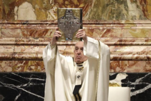 El papa Francisco omite el tradicional lavado de pies del Jueves Santo