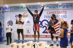 Zacarías Bonnat, ganador de la medalla de oro en envión de la categoría de los  81 kilos