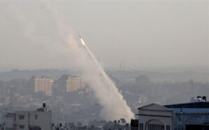 Israel ataca a pesar de prometer seguir adelante en Gaza