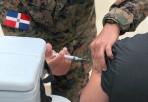 Ministerio de Defensa despliega centros móviles de vacunación en el GSD