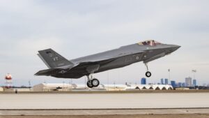 Estados Unidos podría cancelar venta de los F-35 a EAU por sus lazos con China