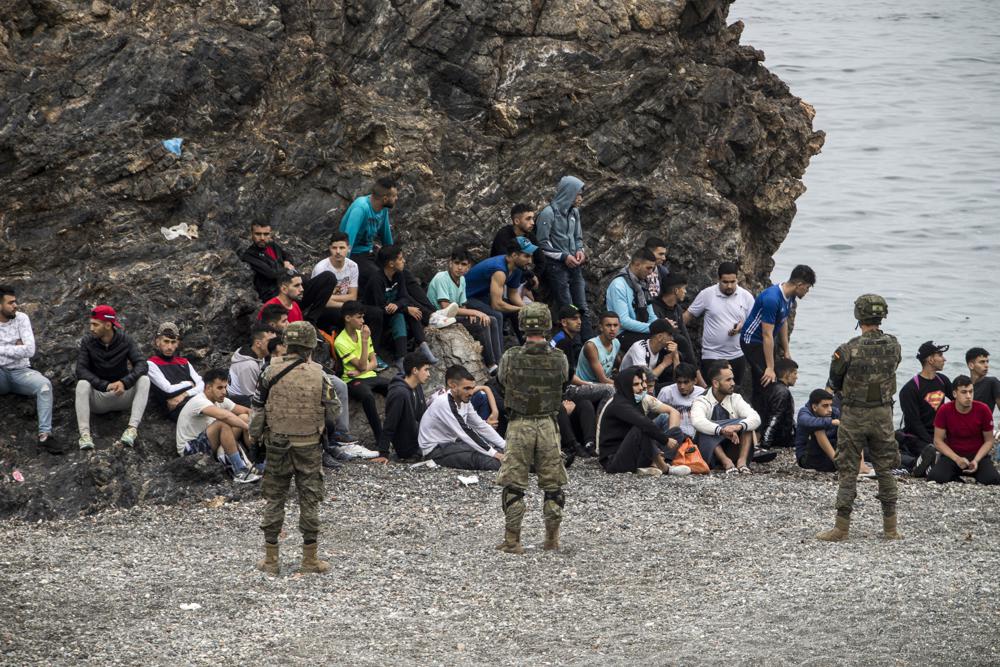 España y Marruecos se enfrentan tras la llegada de miles de inmigrantes por mar