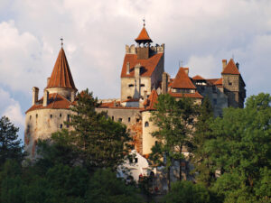 El castillo de Drácula se convierte en centro de vacunación contra la COVID-19