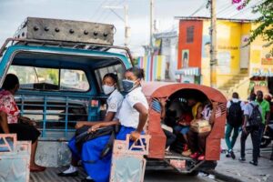 Gobierno haitiano impone toque de queda y uso de mascarillas por COVID