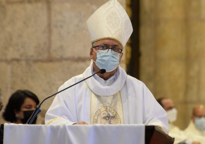 Monseñor Benito Ángeles llama a comunicadores a ir en busca de la realidad
