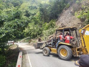 Restablecen tránsito en carretera Constanza-Casabito, obstruido a causa del temblor de tierra