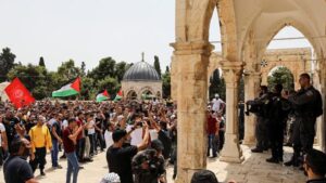 Se registran nuevos enfrentamientos entre palestinos y policía israelí en explanada de Mezquitas