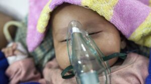Ingeniosos inventos que salvan la vida de niños que necesitan oxígeno