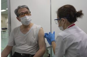 Japón abre centros de vacunación masiva 2 meses antes de los Juegos Olímpicos