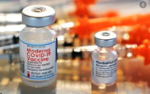Moderna anuncia que será necesaria una tercera dosis de su vacuna