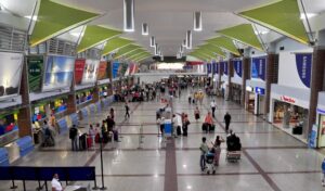 Viajeros en el Aeropuerto de Las Américas