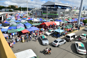 Ciudadanos se quejan por altos precios de productos en mercado de Herrera