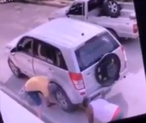 VIDEO: Ladrones dejan jeepeta sobre cuatro blocks