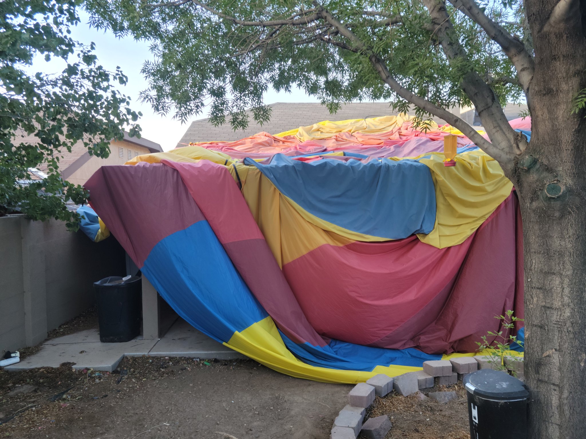 Cinco personas mueren al caerse un globo aerostático en Nuevo México